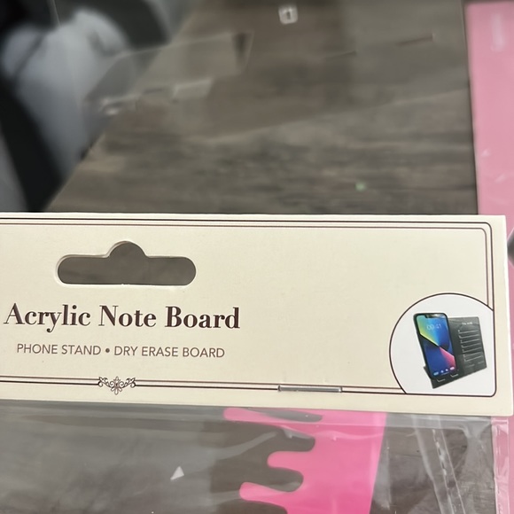 Personalized acrylic note board - Picture 3 of 3